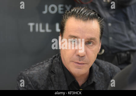 Frankfurt am Main, Deutschland. 14 Okt, 2017. Till Lindemann, der Singer/Songwriter der Band Rammstein, auf der Frankfurter Buchmesse/Buchmesse Frankfurt 2017 Stockfoto