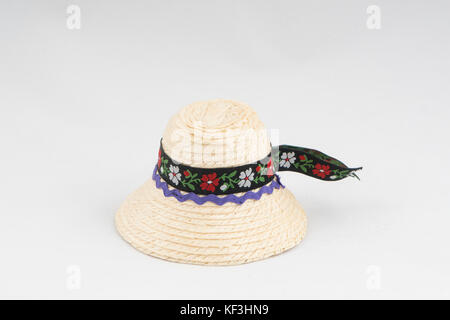 Typischer männlicher Strohhut aus der Region Maramures in Rumänien Stockfoto