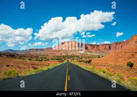 Straße durch den Capitol Reef National Park, Utah, USA Stockfoto