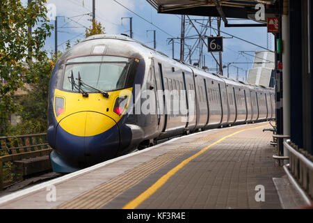 Südöstlichen high speed Javelin Zug am internationalen Bahnhof Ashford entfernt, Plattform, Ashford, Kent stationiert, Großbritannien Stockfoto