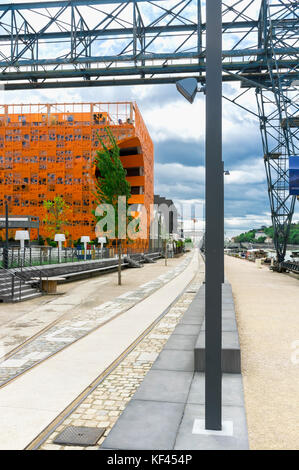 Pavillon des Salins oder die Orange Cube, La Confluence Viertel, Lyon, Rhone, Frankreich Stockfoto