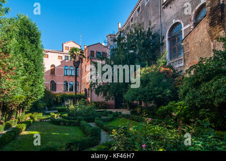 Venedig, Italien. Oktober 2017. Die italienischen Garten des Palazzo nani Bernardo, wo die Bäume und Pflanzen, Laub, ist in Venedig gesehen, Ita Stockfoto