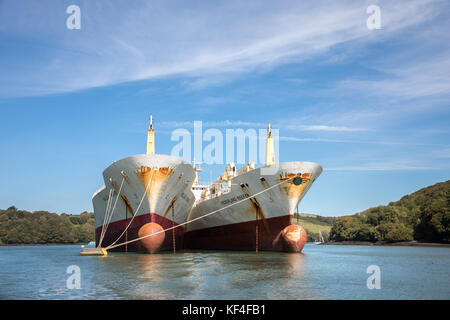 Tanker liegen im Fluss FAL, Falmouth, Cornwall, Großbritannien Stockfoto