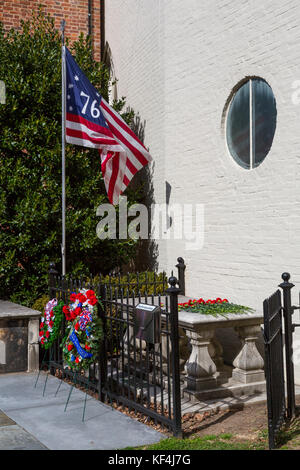 Alexandria, Virginia, USA. Grab des Unbekannten Soldaten des Amerikanischen Unabhängigkeitskrieges. Präsidenten Day Zeremonie, 2017. Stockfoto