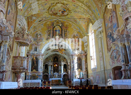 Blick auf den Altar aus der inneren Balkon, Hallenbad der pilgernden Kirche von veti Rok" (st. Rok) in Šmarje pri Jelšah, Slowenien. Stockfoto