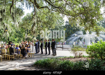 Forsyth Park in Savannah Georgia ist ein Wahrzeichen und Favoriten. es in vielen Filmen, einschließlich Forest Gump und Mitternacht im gekennzeichnet worden ist Stockfoto