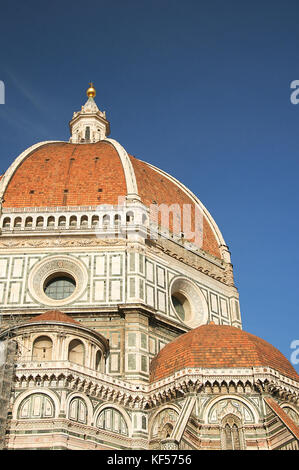 Der Dom auf die Kathedrale Santa Maria del Fiore in Florenz an einem klaren Tag Stockfoto