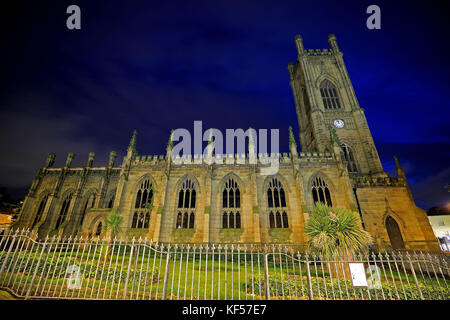 Am 0001. Oktober 26 wird ein neues 3-G-Beleuchtungssystem in der St Luke's Church in Liverpool vorgestellt, um seine Entfernung aus dem Historic England's Heritage at Risk Register zu markieren. Die 185 Jahre alte gotische Kirche wird zum Abschluss der Restaurierung des Gebäudes &pound;500,000, die im Mai 1941 im Zweiten Weltkrieg ausgebrannt wurde, beleuchtet. Stockfoto