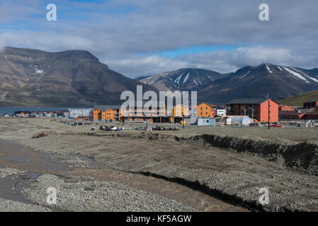 Norwegen, Spitzbergen. Landschaftlich schöner Überblick über die Hauptstadt Longyearbyen. (78 Â 13'46' N 15 Â 36'03' E) Stockfoto