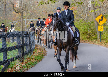 Jäger bei der jährlichen Segnung der Hunde bei den Irokesen Hunt Club in Kentucky, USA Stockfoto