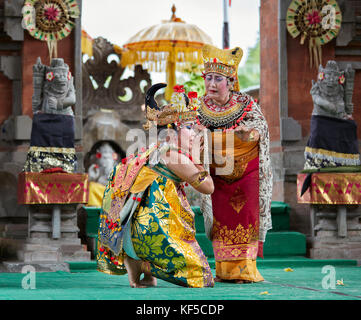 Traditionelle Barong Tanz Performance. Dorf Batubulan, Ubud, Bali, Indonesien. Stockfoto