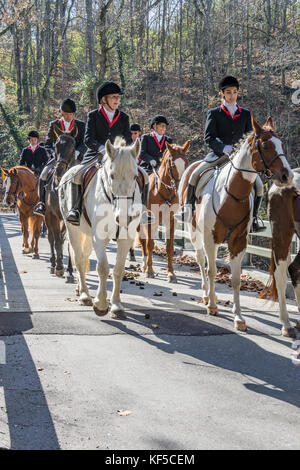 Jäger bei der jährlichen Segnung der Hunde bei den Irokesen Hunt Club in Kentucky, USA Stockfoto