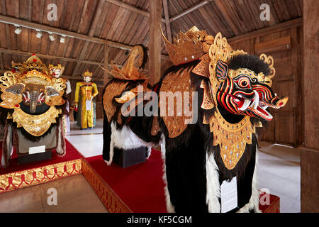 Barong Bangkal (sehr altes Wildschwein mit spirituellen Kräften) Maske für den Barong-Tanz. Setia Darma Haus der Masken und Puppen, Mas, Ubud, Bali, Indonesien. Stockfoto