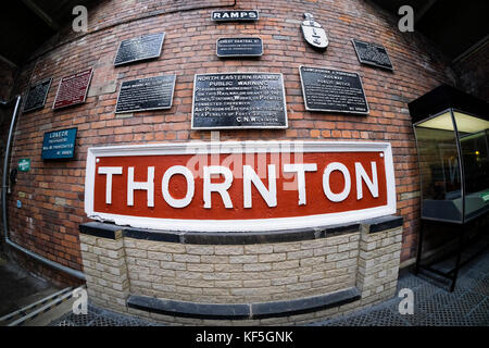 Alte Eisenbahn Zeichen und Thornton Station anmelden Industrial Museum in Bradford, West Yorkshire, England, Großbritannien Stockfoto