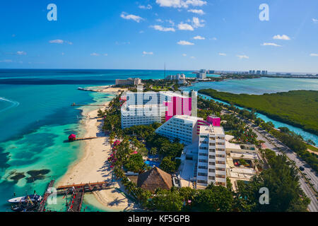 Luftbild von Cancun Hotel Zone in Playa Linda in Mexiko Stockfoto