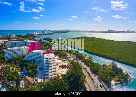 Luftbild von Cancun Hotel Zone in Playa Linda in Mexiko Stockfoto