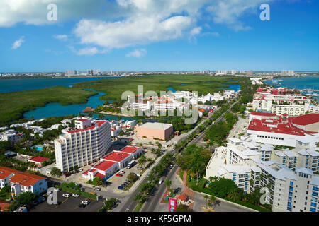 Luftbild von Cancun Hotel Zone in Playa Linda in Mexiko Stockfoto