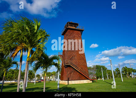 Cancun alten Flughafentower in Holz bei Mexiko Stockfoto