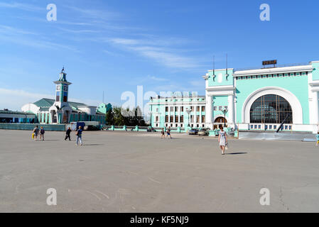 Nowosibirsk, Russland - 29. Juni 2017: Bau von Nowosibirsk Bahnhof in Sibirien. Es wurde 1939 erbaut. Stockfoto