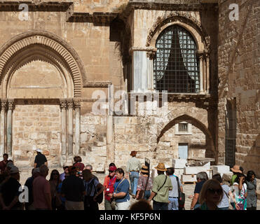 Israel, Jerusalem - Oktober 29: Jerusalem ist eine Stadt zwischen dem Mittelmeer und dem Toten Meer entfernt. square Kirche des Heiligen Grabes in jerusal Stockfoto