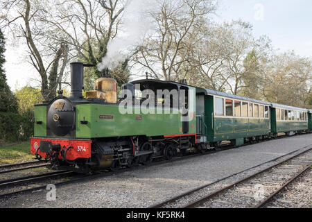 Bucht der Somme, Picardie Frankreich. Dampf bespannt Zug in Le Crotoy Stockfoto