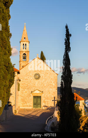 Im späten 15. Jahrhundert erbaute Franziskanerkloster orebic Häuser unserer Lieben Frau von den Engeln, ein Symbol sagte Matrosen in die Halbinsel Peljesac chan zu schützen. Stockfoto