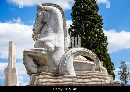 Lissabon Portugal, Belem, Praca do Imperio, Empire Square, Park, Garten, Skulptur, Pferd, Hispanic, Immigranten, Portugiesen, PT170630105 Stockfoto