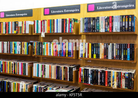 Lissabon Portugal, Belem, Centro Cultural de Belem, Kulturzentrum, Kunstkomplex, Bertrand, Buchhandlung, Buchhandlung, Bücher, Regalen, Shopping Shopper Shopper Stockfoto