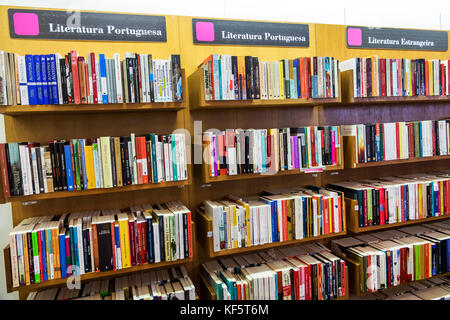 Lissabon Portugal, Belem, Centro Cultural de Belem, Kulturzentrum, Kunstkomplex, Bertrand, Buchhandlung, Buchhandlung, Bücher, Regalen, Shopping Shopper Shopper Stockfoto