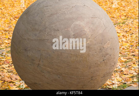 Mock Globus vor dem Hintergrund der Herbst Stockfoto