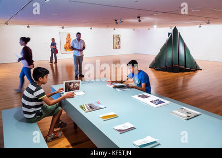 Lissabon Portugal,Belem,Centro Cultural de Belem,Museu Colecao Berardo,Berardo Sammlung,zeitgenössisch,modern,Kunst,Museum,Skulptur,Ausstellungsausstellung Co Stockfoto