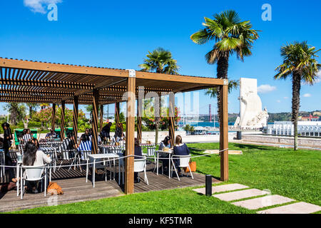 Lissabon Portugal,Belem,Centro Cultural de Belem,Kulturzentrum,Kunstkomplex,Terrasse,Café,Restaurant Restaurants Essen Essen Essen und Trinken Cafe Cafes,al fresco,sidew Stockfoto