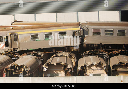 Müllkippe alter Eisenbahnwaggons. Stockfoto