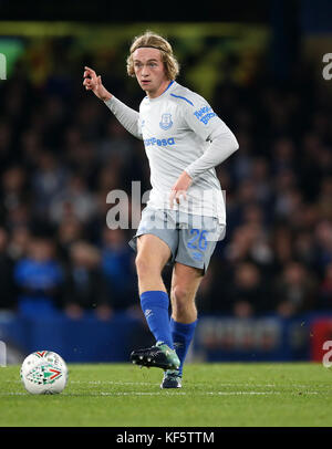 Evertons Tom Davies während des Carabao Cup, vierte Runde Spiel in Stamford Bridge, London. DRÜCKEN Sie VERBANDSFOTO. Bilddatum: Mittwoch, 25. Oktober 2017. Siehe PA Geschichte FUSSBALL Chelsea. Bildnachweis sollte lauten: Nigel French/PA Wire. EINSCHRÄNKUNGEN: NUR FÜR REDAKTIONELLE ZWECKE Keine Verwendung mit nicht autorisierten Audio-, Video-, Daten-, Fixture-Listen, Club/League-Logos oder 'Live'-Diensten. Online-in-Match-Nutzung auf 75 Bilder beschränkt, keine Videoemulation. Keine Verwendung bei Wetten, Spielen oder Veröffentlichungen für einzelne Vereine/Vereine/Vereine/Spieler. Stockfoto