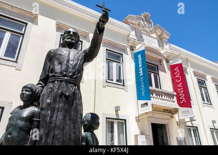 Lissabon Portugal, Bairro Alto, Museu de Sao Roque, Saint Roch, Museum, Außenansicht, Statue, Roque Gonzalez de Santa Cruz, katholischer heiliger, Jesuit, Missionar Stockfoto