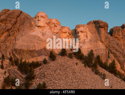 Sonnenaufgang am Mount Rushmore National Memorial in der Nähe von Keystone, South Dakota Stockfoto