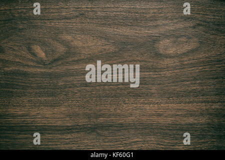 Vintage Oberfläche Holz Tisch und rustikalen Korn Textur Hintergrund. in der Nähe von dunklen rustikalen Wand aus alten Holztisch Planken Textur. Rustikale braun Holz Stockfoto