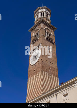 Torre Dei Lamberti, Verona Stockfoto