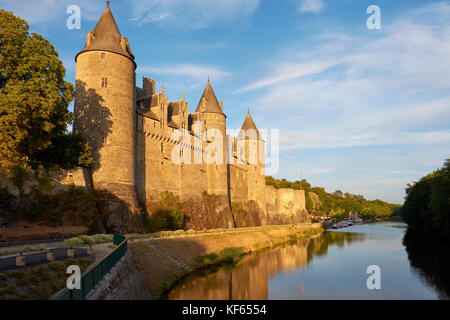 Die mittelalterliche Festung Stadt Josselin im Tal stürzen im Morbihan Bretagne Frankreich. Stockfoto