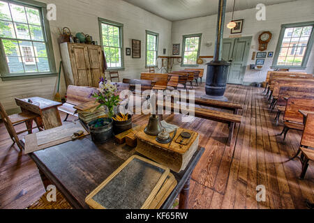 Waterford, Connecticut, gegründet 1733. Zweite Straße Schule, ein 19. Jahrhundert - Raum-schulhaus. Blick vom Schreibtisch des Lehrers. Für die redaktionelle Verwendung. Stockfoto