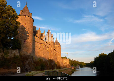 Die mittelalterliche Festung Stadt Josselin im Tal stürzen im Morbihan Bretagne Frankreich. Stockfoto