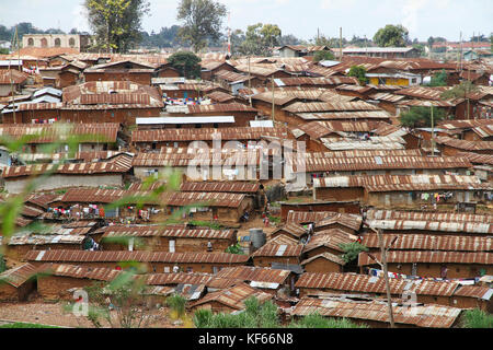 Leben im Slum in Kenia Aerias - Die verrostete Dächer von Slum Kibera, Mairobi Kenia Stockfoto