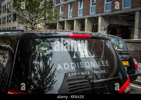 Hintere Fenster eines Addison Lee Minicab in London, Großbritannien Stockfoto