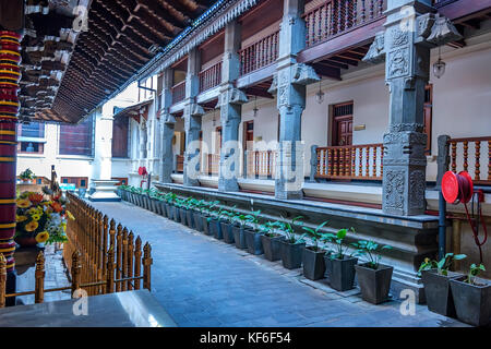 Im Inneren Tempel des Zahns in Kandy, Sri Lanka Stockfoto