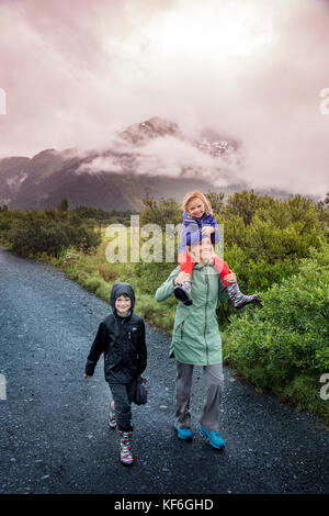 Usa, Alaska, Dhaka, wandern, sich um die Innenseite der Alaska Wildlife Conservation Centre Stockfoto