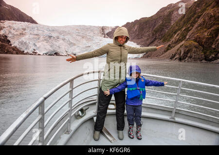 Usa, Alaska, Seward, Passagiere vor Holgate Gletschers gesehen beim Erforschen der Resurrection Bay Stockfoto