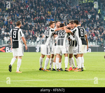 Turin, Italien. Oktober 2017. Juventus und Paulo Dybala feiern während des Spiels Juventus FC gegen SPAL 2013 Credit: Alberto Gandolfo/Alamy Live News Stockfoto