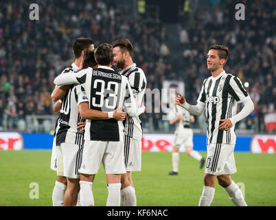 Turin, Italien. Oktober 2017. Juventus und Paulo Dybala feiern während des Spiels Juventus FC gegen SPAL 2013 Credit: Alberto Gandolfo/Alamy Live News Stockfoto