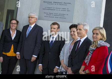 Paris, Frankreich. Oktober 2017. Der französische Präsident Emmanuel Macron besucht die Universität Paris Saclay zur Einweihung des Instituts de mathématique d'Orsay und des CentraleSupélec. Quelle: SOPA/ZUMA Wire/Alamy Live News Stockfoto