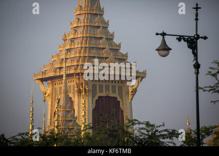 Bangkok, Thailand. Oktober 2017. Das Königliche Krematorium wird am frühen Morgen vor der Einäscherung des verstorbenen Königs Rama 9 gesehen.Thailands verstorbener König Bhumibol Adulyadej war der am längsten dienende Monarch der Welt, der am 13. Oktober 2016 im Siriraj Hospital in Bangkok starb. Quelle: ZUMA Press, Inc./Alamy Live News Stockfoto